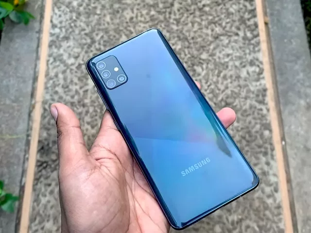 Samsung с 7000мАч, который разрывает Xiaomi и Huawei: Snapdragon 730G, 6/128ГБ и 64МП камера1