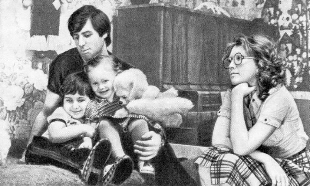 Валерий и Ирина Харламовы с детьми. Фото из открытых источников. 