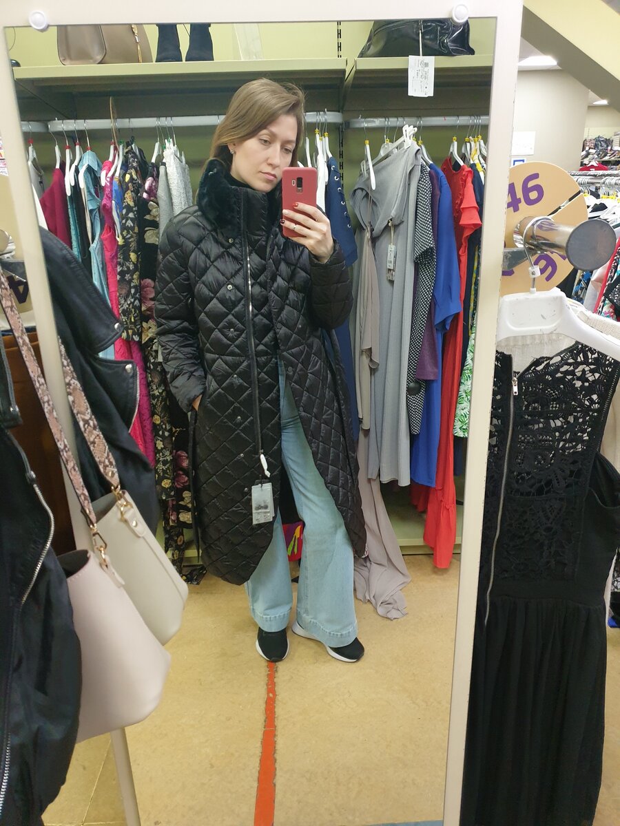 Воротник довольно высокий и в застегнутом виде плотно прилегает к шее. Если Вы, так же как я, терпеть не можете голую шею зимой - этот вариант точно для вас!