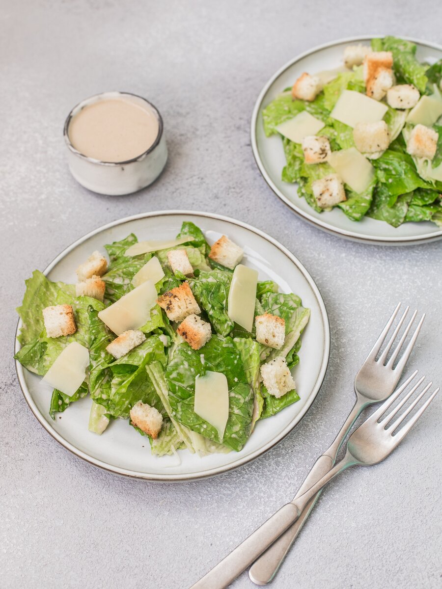 салат Цезарь