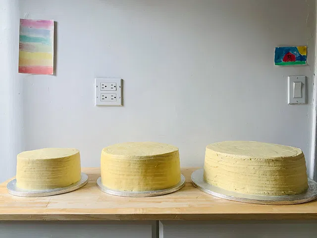 Карамельный декор для торта своими руками