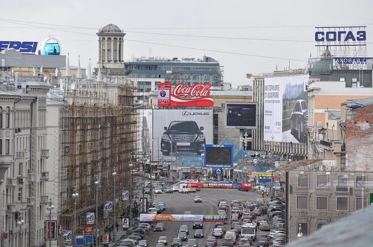 Вот например отношение к уличной рекламе, чем вам не Китай?