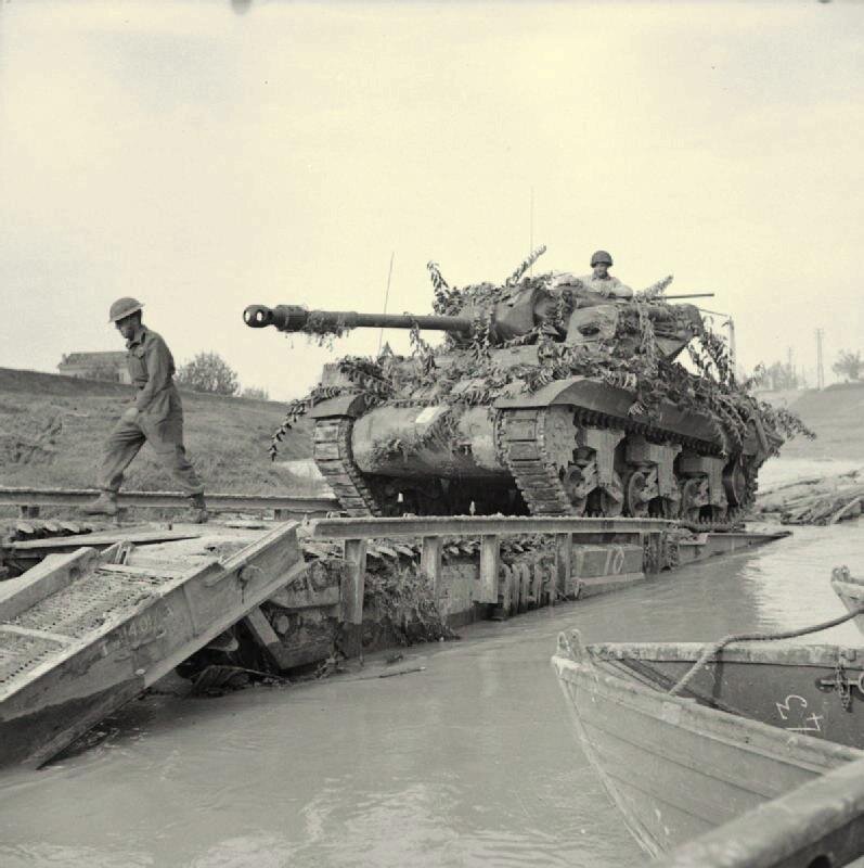 17pdr SP Achilles – первая серийная машина вооружённая 17-фунтовым орудием