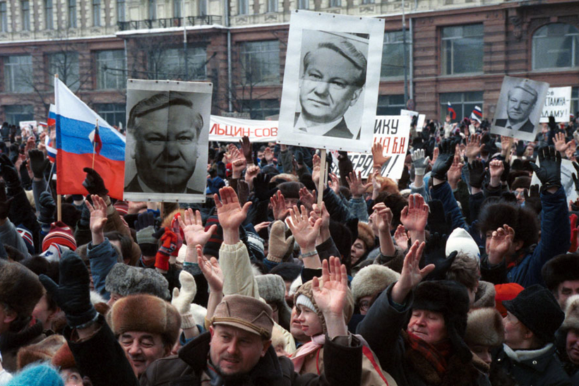 12 июня 1993. Сторонники Ельцина 1993. Ельцин митинг 1990. Митинг за Ельцина 1993. Москва 1991 митинг за Ельцина.