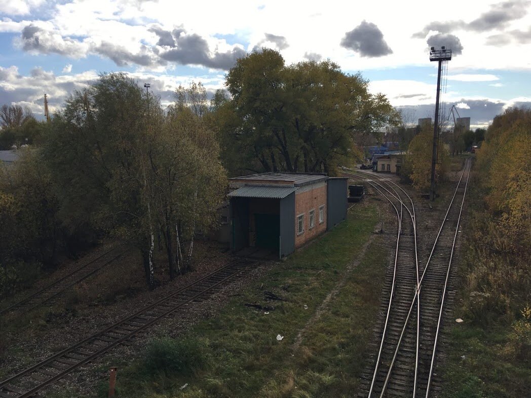 Железнодорожная ветка на окраине Печатников. Это место чем-то напомнило мне некоторые локации игры Metro Exodus.