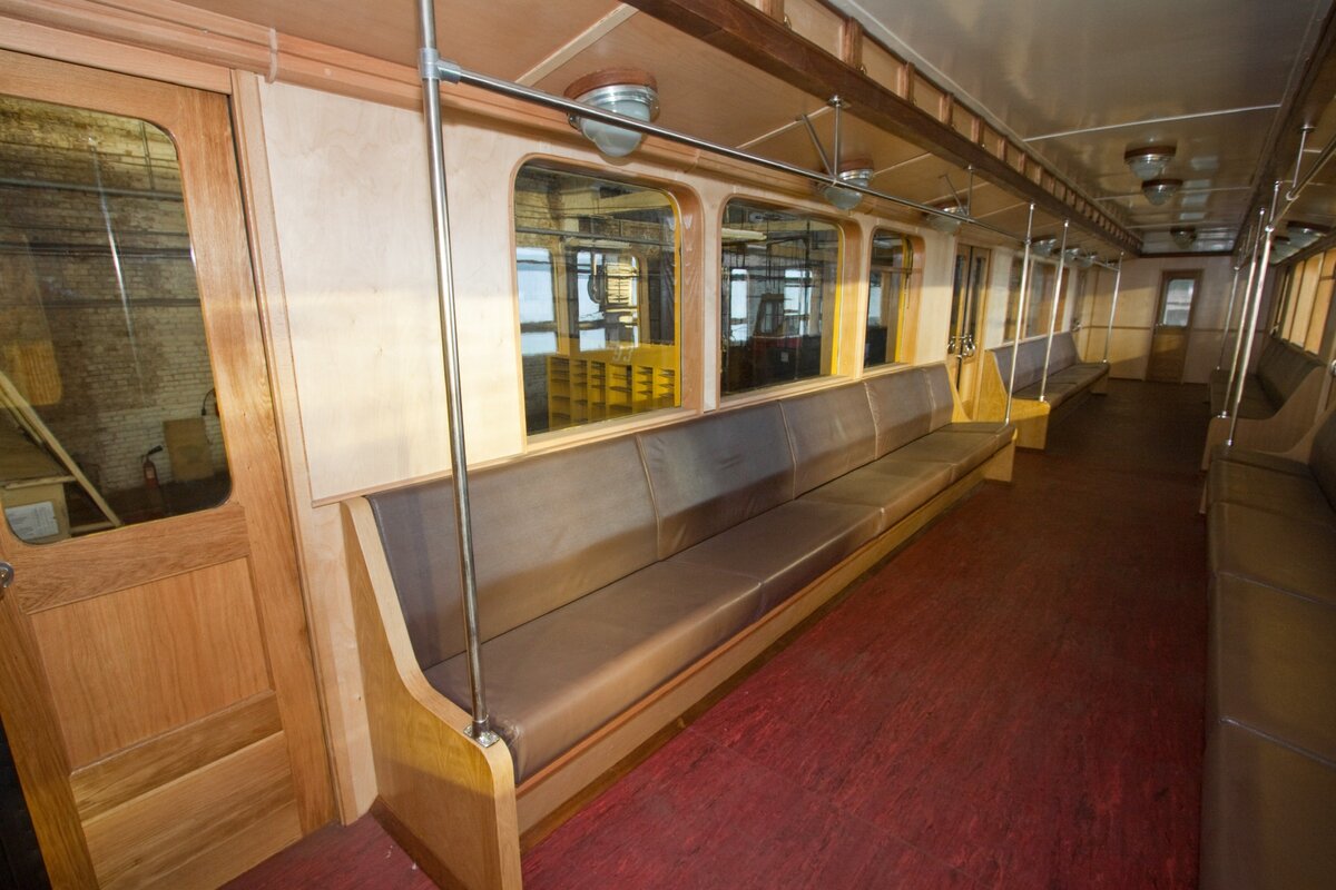 Вагон типа е в мосметро. Метровагон балтиец. Вагон типа а салон. Первые вагоны московского метрополитена. Вагон а метровагон.