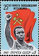 Жест партии ФРЕЛИМО, Мозамбик, изображённый на советской марке в честь 25-летней независимости страны.
