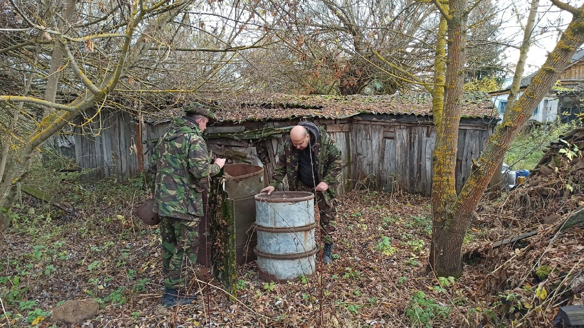 Внутри лежали ... дрова