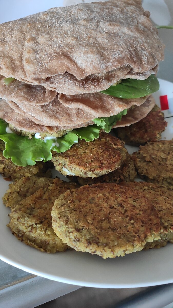 Лепешки из цз муки, чечевичные котлеты с брокколи и цветной капустой