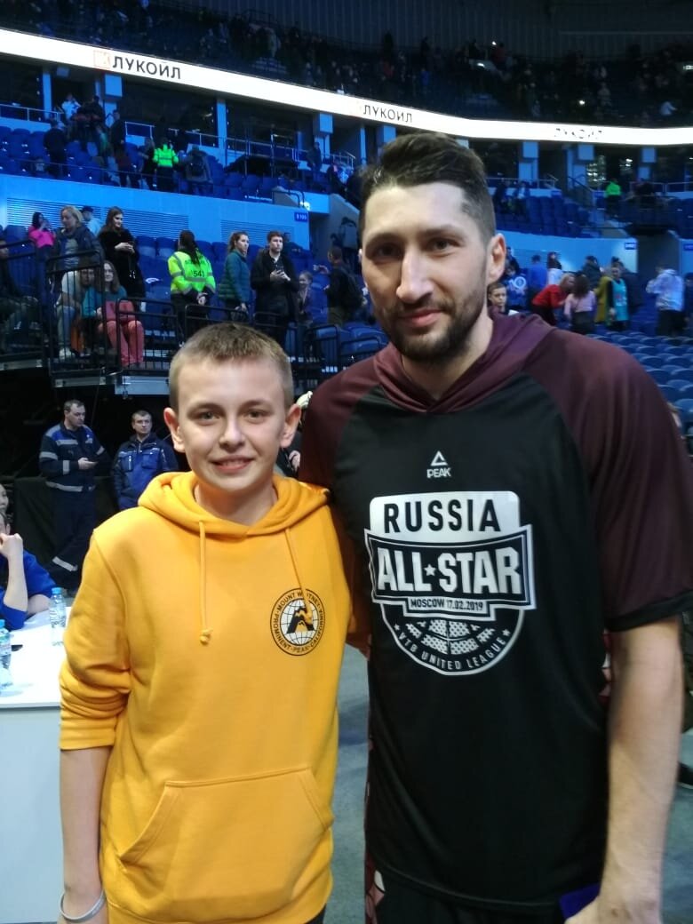 Фото сделано год назад. Да, с тех пор я изменился.