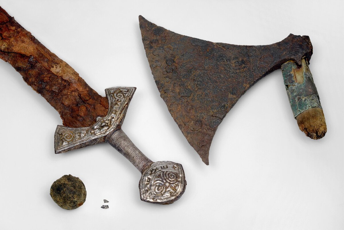Меч из Лангейда. Photo: Vegard Vike, Museum of Cultural History, UiO