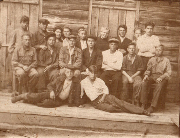 Предивинск, 1948 год. Участники духового оркестра. В центре А. В. Максюк 