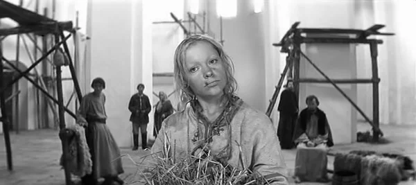 Ирма Рауш в роли Дурочки.