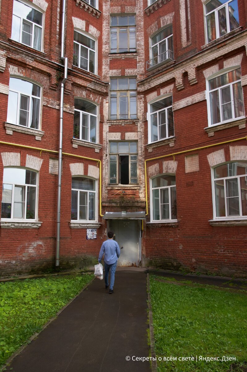 Вставили стеклопакеты, но дом не стал лучше