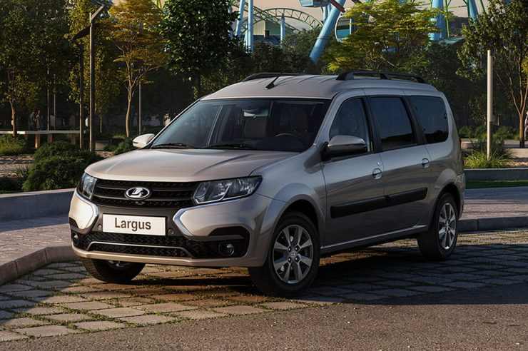 АвтоВАЗ объявил о начале серийного производства новой модели Лада Ларгус 2021 года. Рестайлинг универсала был анонсирован еще в декабре, а сейчас модернизированный автомобиль полностью раскрылся и встал на конвейер завода в Тольятти. Комплектации и цены будут обнародованы непосредственно перед стартом продаж, ждать которого, очевидно, придется недолго (обновлено! цены смотрите ниже). Одновременно с базовой моделью на рынок выйдет новый Ларгус Кросс – именно приподнятую версию в максимальной комплектации и с окрасом «Каракумы» тольяттинцы собрали первой.