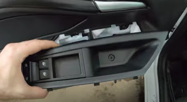 Музыка в Ладу Весту. Покажу, как установить колонки в передние двери и ...