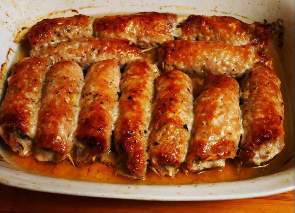 Рецепт рулетиков из свинины. Мясные рулетики. Мясные рулетики в духовке. Мясные рулетики из свинины. Свиные рулетики с начинкой