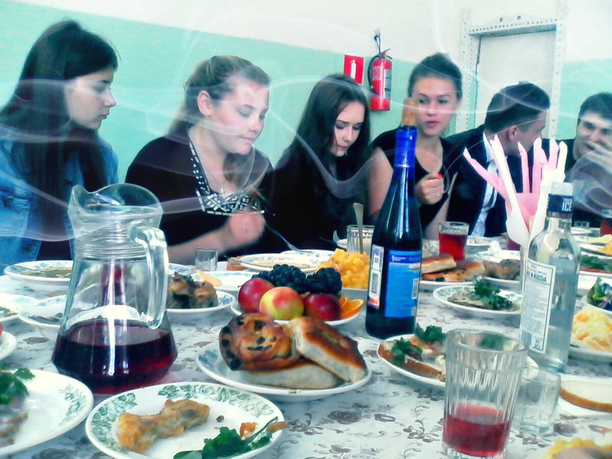 На поминках учителя в школе (фото автора)