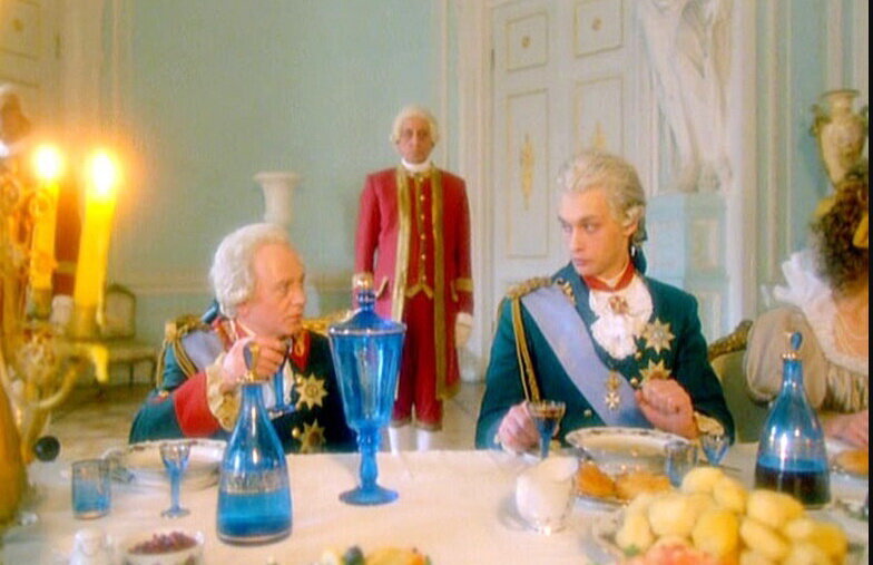 Кадр из фильма "Асса" Павел Петрович с сыном Александром во время ужина в Михайловском замке 