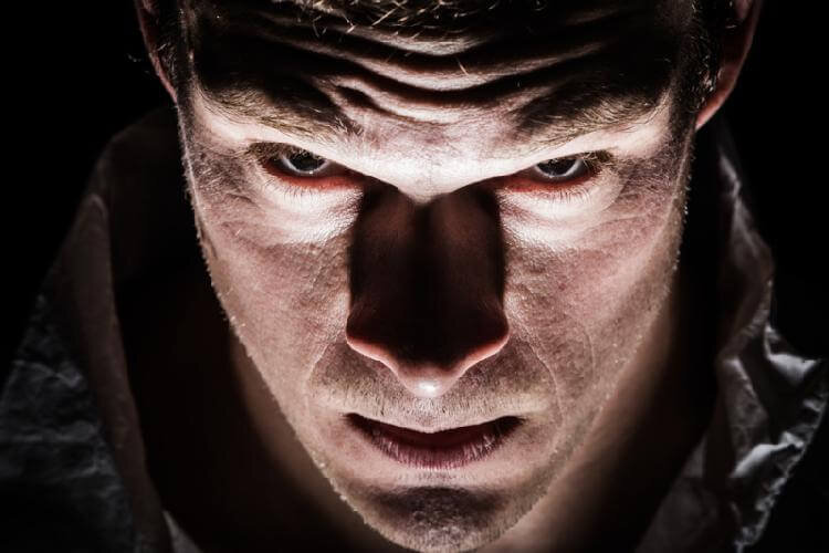 7 признаков, которые вам подскажут, что мужчина рядом с вами – эмоциональный психопат