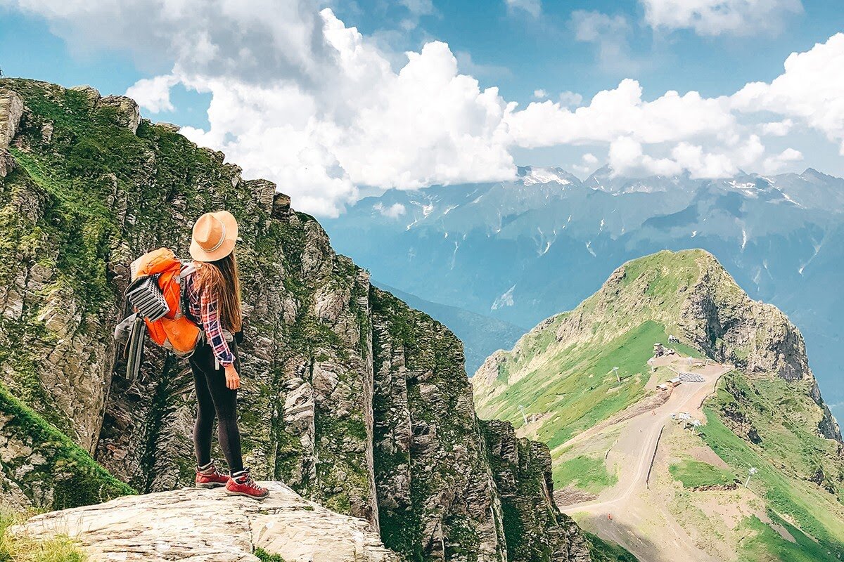 Стоит ли ехать. Hiking красная Поляна. Шамбала красная Поляна. Красная Поляна Hiking Trails. Курортное красная Поляна лето.