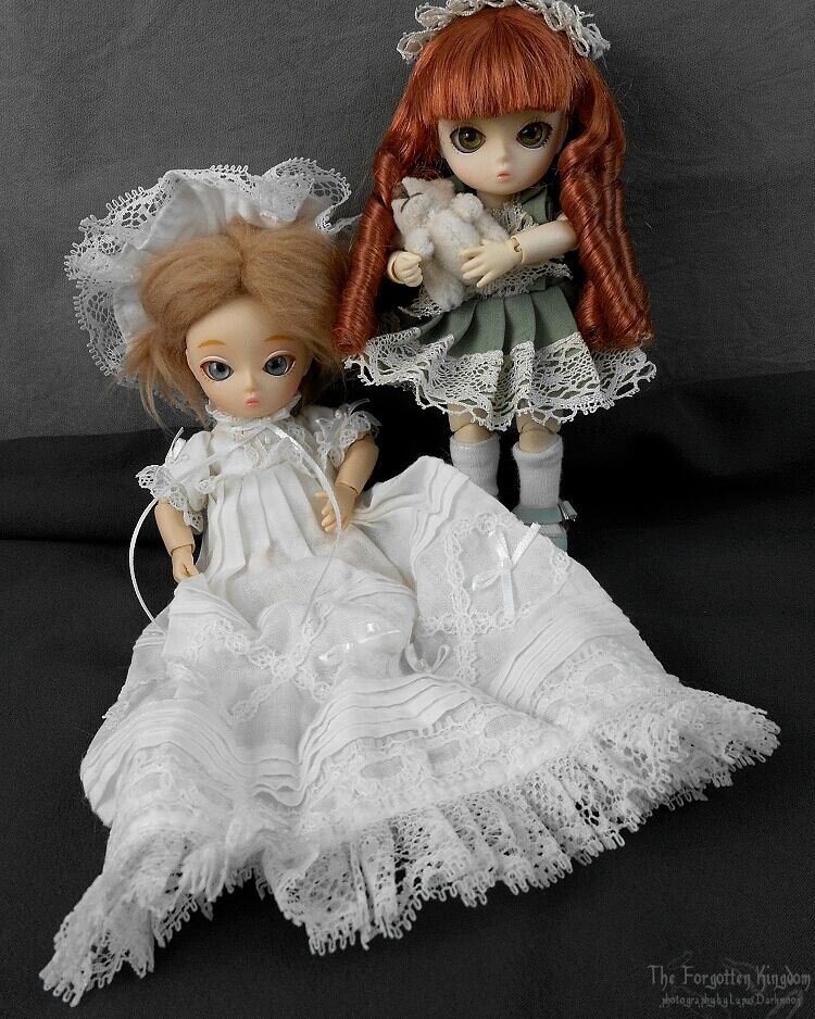 Кукла Аи Снежинка (слева). Фото ©lupusdarkmoon