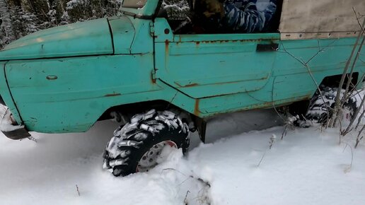 ЛУАЗ через заснеженную ЛЭПку | ЛУАЗ по зимнему бездорожью