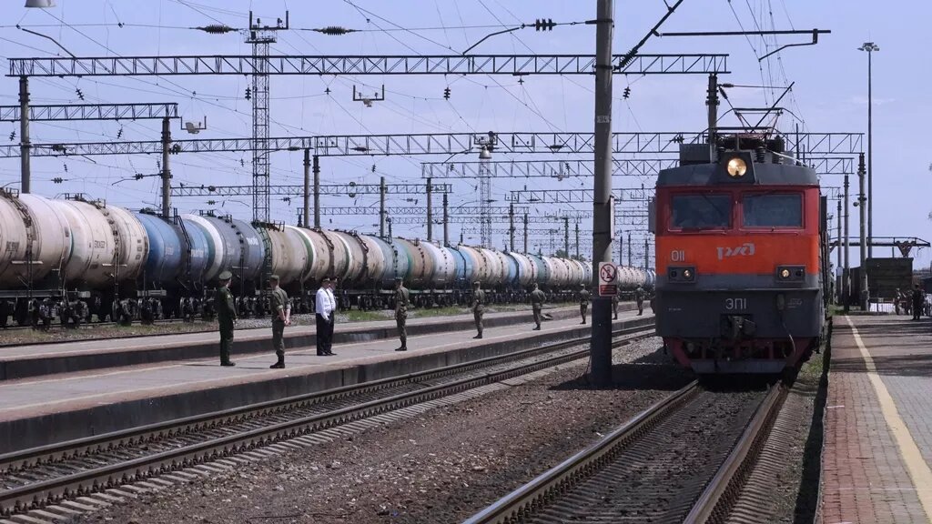 Автомотриса ач2 чертежи. Бензиновый гайковерт железнодорожный. Тепловоз транссиб. Поезд прибыл в биробиджан. Авт жд.