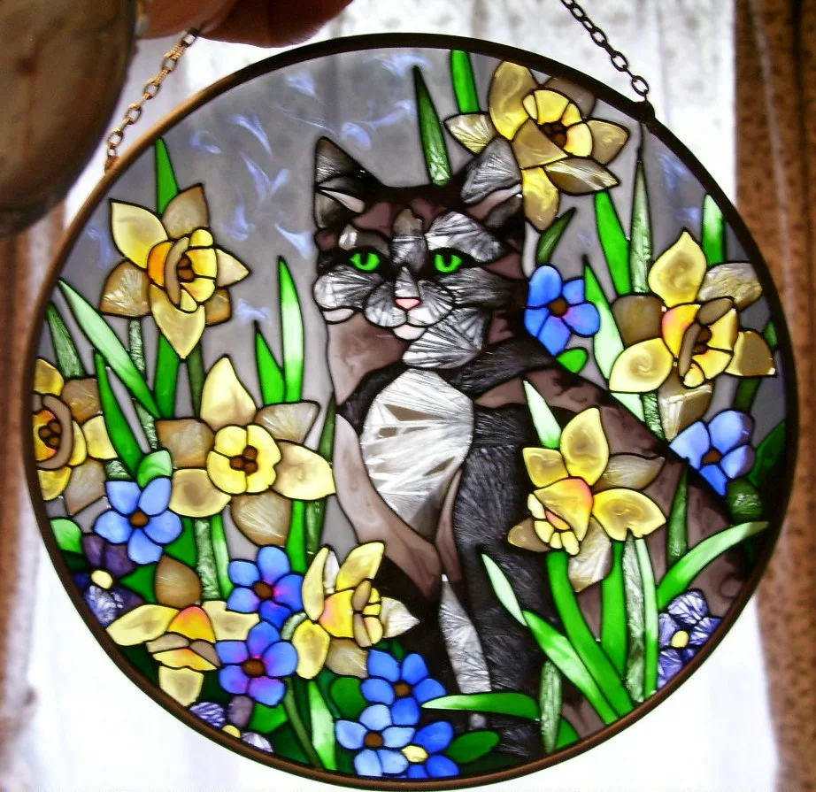 витраж кошек. кошка витраж тиффани. витражи с котами. витраж тиффани кот. витраж из ткани котики.