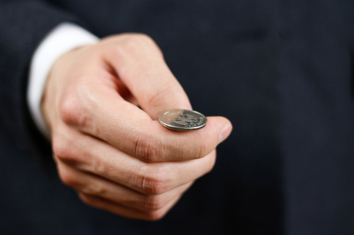 Иногда кажется, что подбрасывание монетки - не самый худший вариант решения))