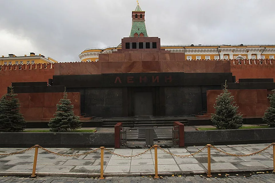 Мавзолей реставрация. Мавзолей в.и Ленина на красной площади в Москве. Московский мавзолей Ленина внутри. Мавзолей зиккурат.