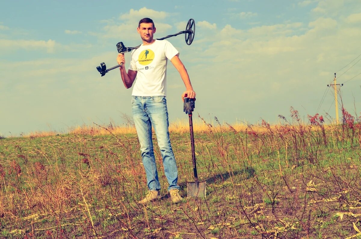 Гольф спорт. Работать в поле. Летняя фотосессия в поле. Красивые девушки в деревне. Сбор ягод в лесу.