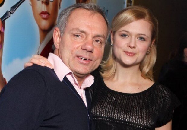 Фото: mir-znamenitostej.ru российская актриса театра и кино Дарья Константиновна Калмыкова со своим первым супругом - актером и кинематографистом Александром Анатольевичем Моховым