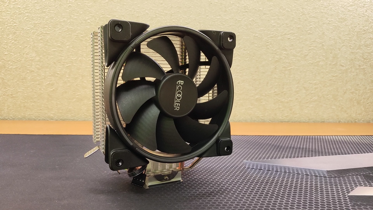 Мой экземпляр PCcooler GI-X4 с красной подсветкой