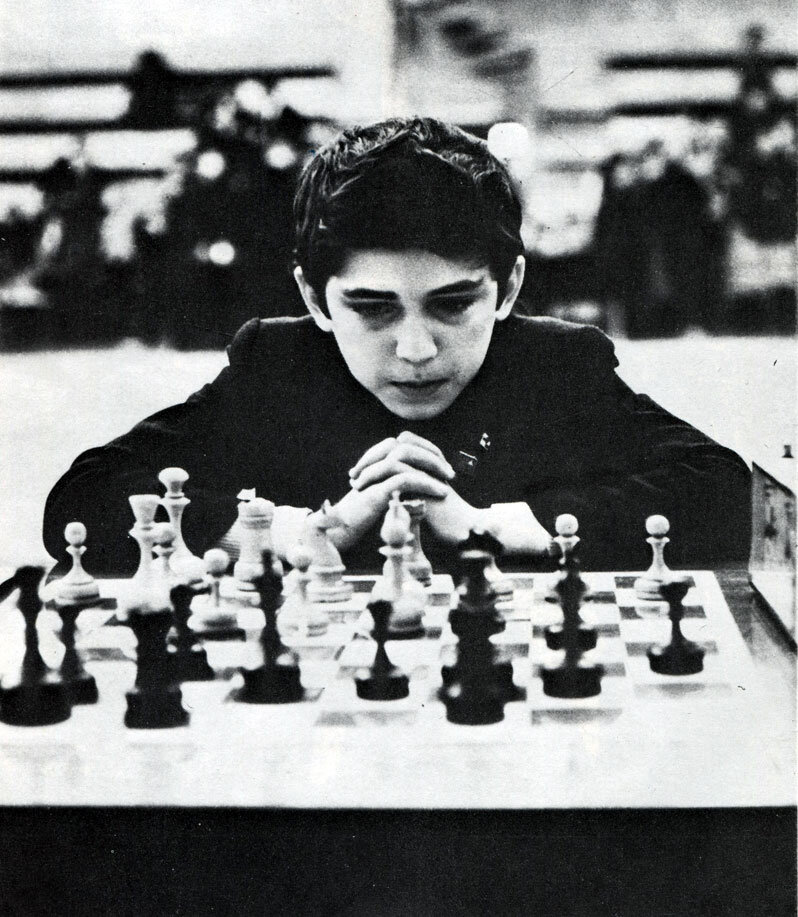 Маленький Гарри за шахматной доской. Фото из открытых источников