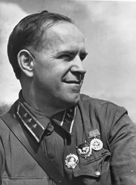 Георгий Константинович Жуков. Формально будучи подчинённым Штерна, докладывал непосредственно Ворошилову и принимал приказы от него. Фото снято позже событий, описанных в статье; здесь Жуков уже в звании комкора. 