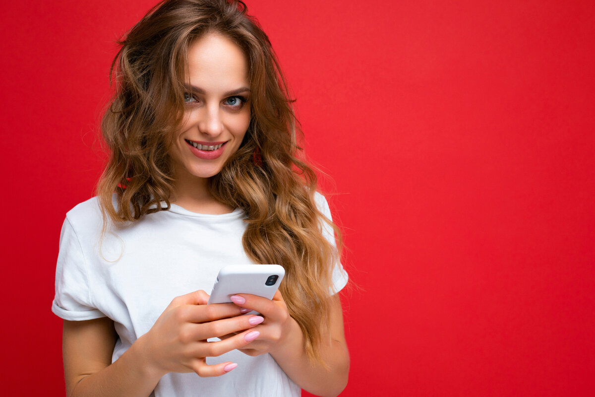 Знакомиться в сети.