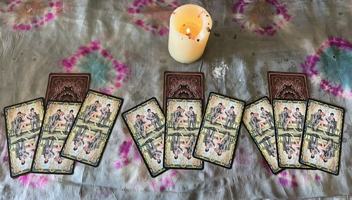 🔮Приветствую вас на своём новом канале ! Давайте приступим . Поднимите левую руку ладонью вниз над фото и сконцентрируйтесь на вопросе , подержите ладонь над каждой картой. Та , что «позовёт», та и ваша 🎴