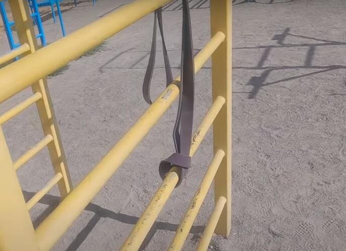 Листайте галерею фото - вариант закрепления резины