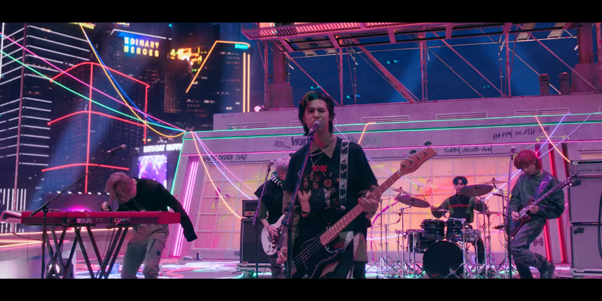 Кадр из клипа