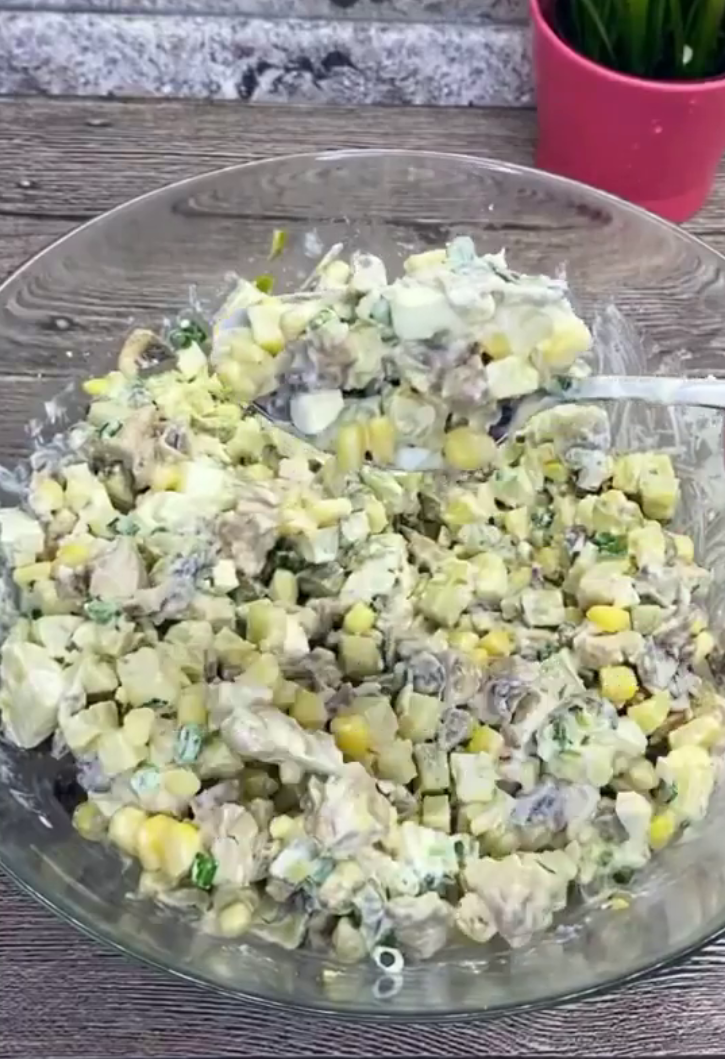 Вкусный, сытный салат для праздничного стола