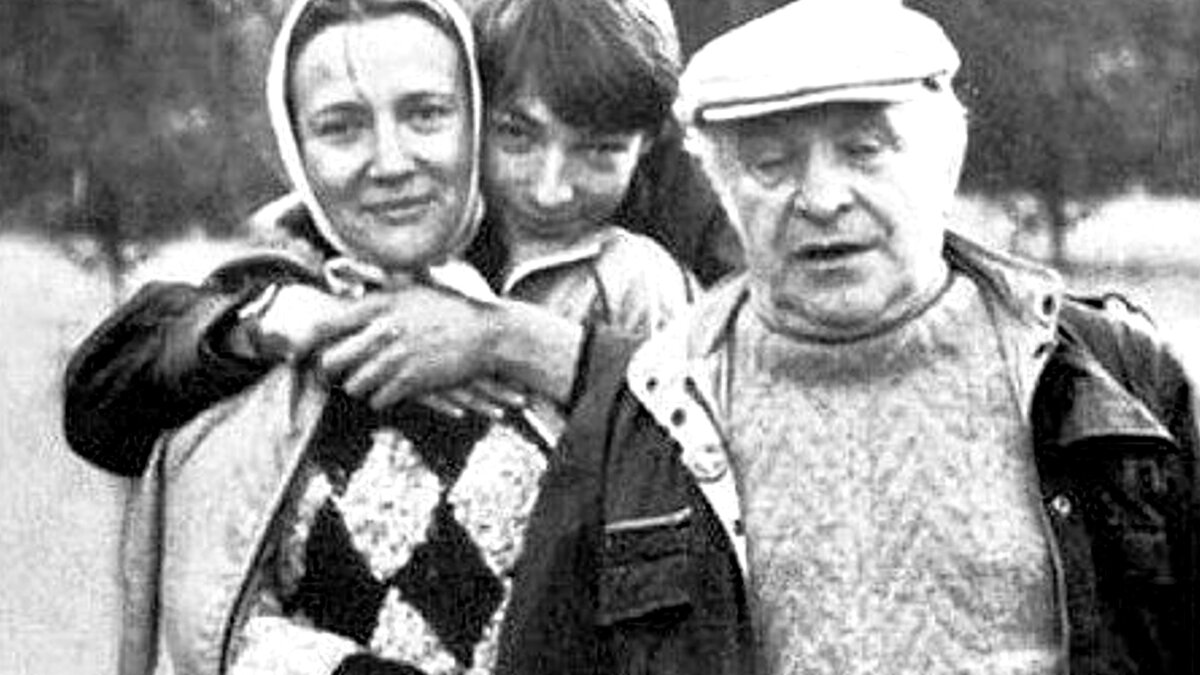 Как живет и чем занимается - единственный внук советского актера Всеволода Санае