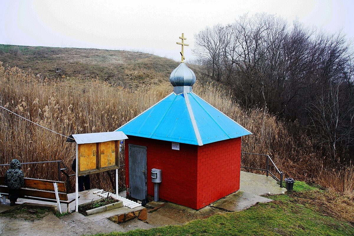 Купальня на святом источнике Серафима Саровского в станице Советской (Урупской). В слайде 3 фото, листайте.