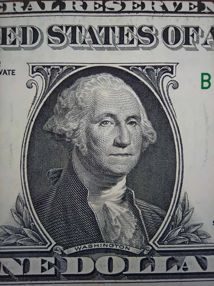 Ставки по вкладам в долларах в крупнейших банках меньше 1% годовых