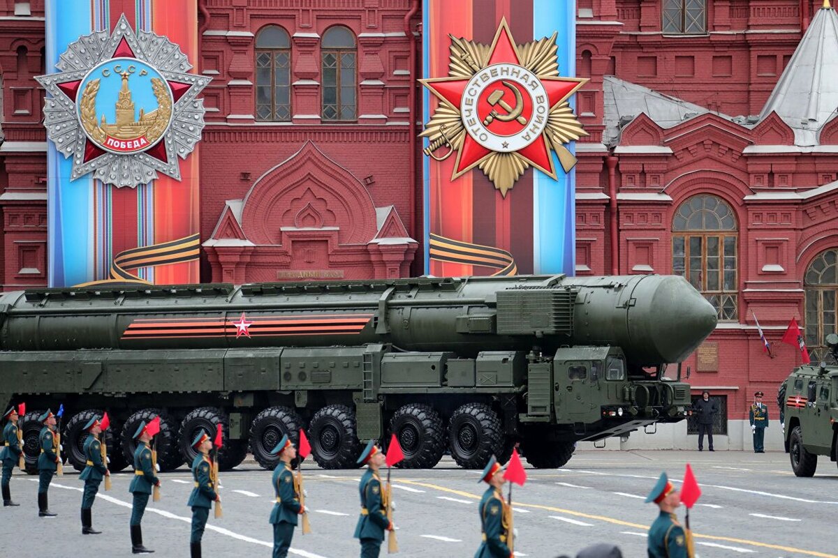 Российский мобильный ракетный комплекс РС-24 "Ярс"