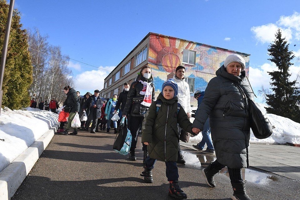     В МЧС сообщили, что работа по приему беженцев из Донбасса завершится в выходные Михаил ФРОЛОВ