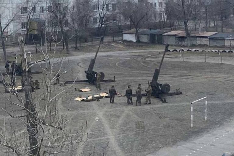 Националисты размещают тяжёлую военную технику в жилых кварталах городов