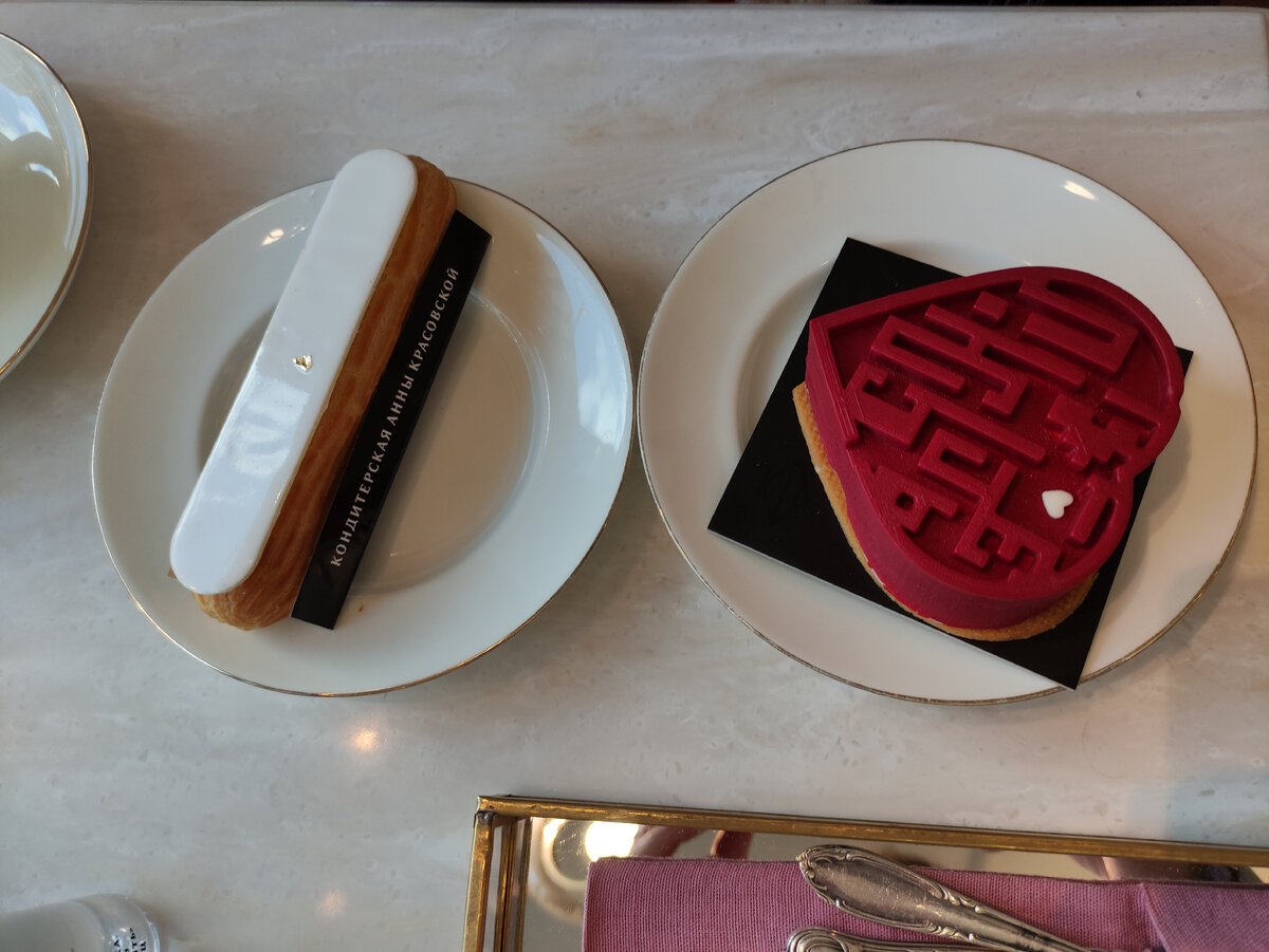 Пирожные из кондитерской Анны Красовской.