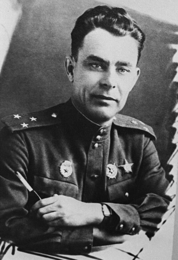 Леонид Брежнев в военной форме. Источник: amic.ru