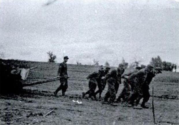 Немецкие военнопленные в Татарии Фото с сайта https://realnoevremya.ru/articles/83505-nemeckie-plennye-v-tatarii-cherez-obektiv-minoksa